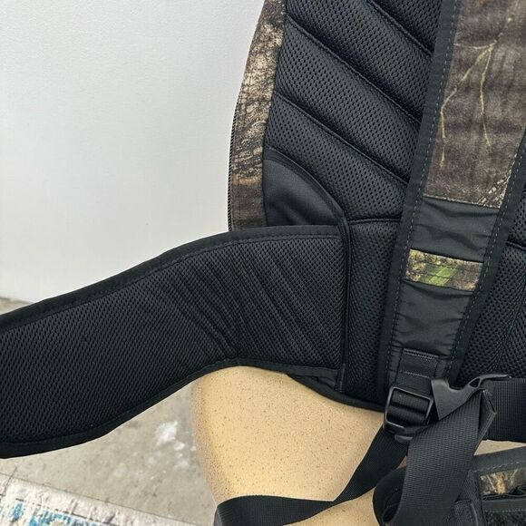 L.L Bean Mossy Oak Break Up Turkey Soft Shell Camo Hunting Backpack - Picture 10 of 10